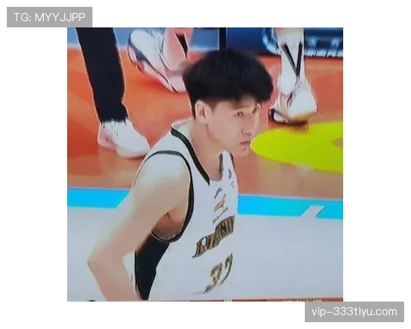 刷到赵继伟私照：外表邻家弟弟，客厅像豪宅……这反差我笑不出来